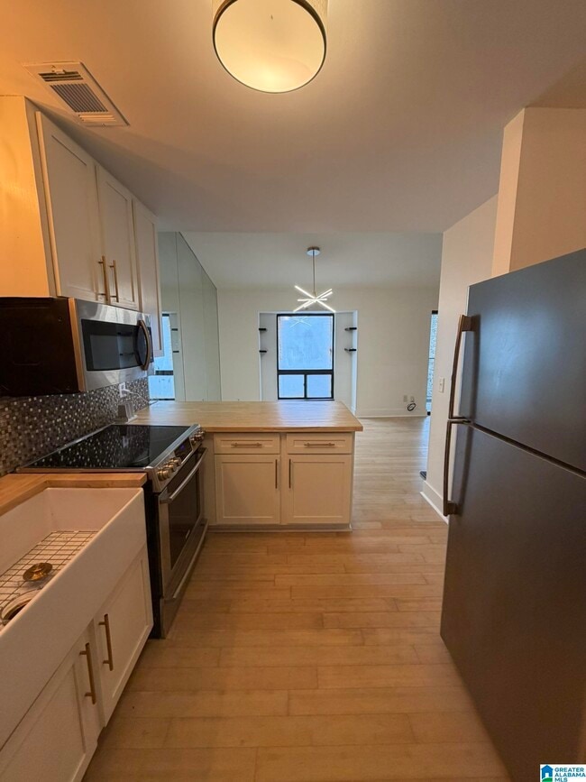 118 W Green in Vestavia Hills, AL - Foto de edificio - Building Photo