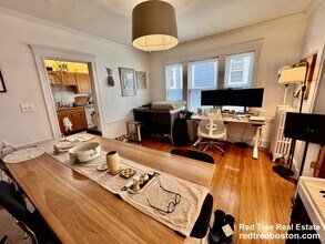 21 Saint Peter St, Unit 2R in Boston, MA - Building Photo - Building Photo