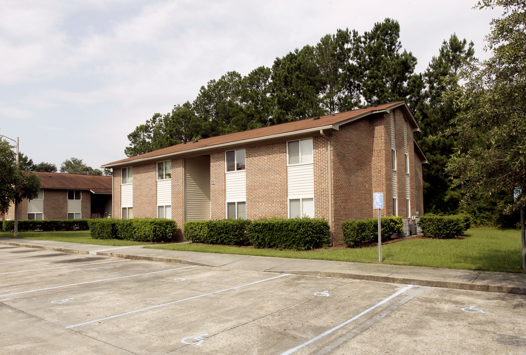 Foxcreek Apartments in St. Stephen, SC - Building Photo