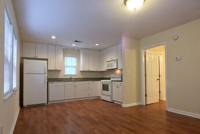 525 E 58th St in Savannah, GA - Building Photo - Building Photo