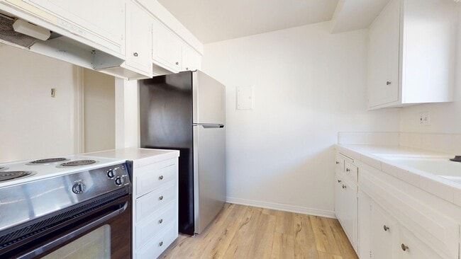 1306 Amethyst St in Redondo Beach, CA - Building Photo - Building Photo