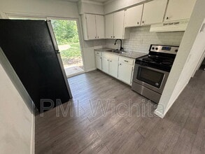 420 W Mahoney Dr in Derby, KS - Building Photo - Building Photo