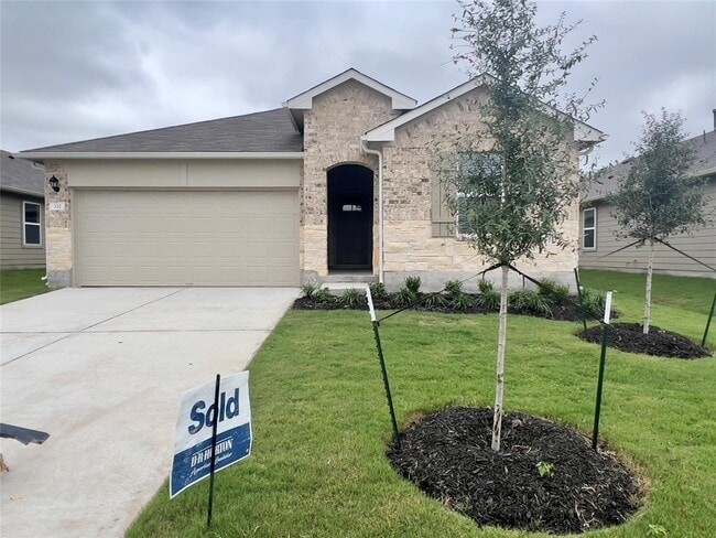 332 St Thomas St in Lockhart, TX - Building Photo - Building Photo