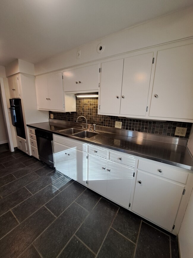 2883 Charing Rd, Unit 2883