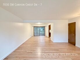 7030 SW Canyon Crest Dr in Portland, OR - Building Photo
