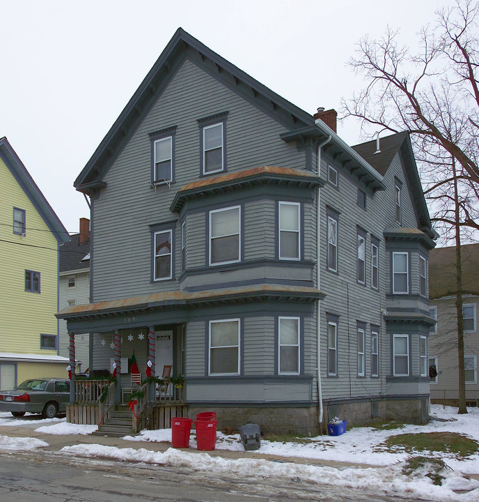 309 Linden St in Fall River, MA - Building Photo