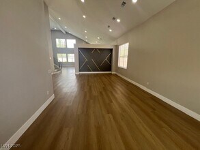 9916 Dusty Winds Ave in Las Vegas, NV - Building Photo - Building Photo
