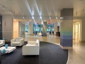2000 N Bayshore Dr, Unit 1406 in Miami, FL - Building Photo - Building Photo