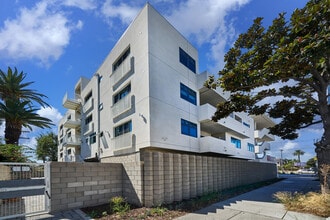 2600 S Catalina St in Los Angeles, CA - Foto de edificio - Building Photo