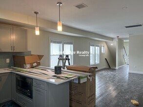 43 Wright Ave, Unit 2 in Medford, MA - Foto de edificio - Building Photo