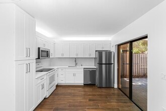 1204 12th Ln in Palm Beach Gardens, FL - Building Photo - Building Photo