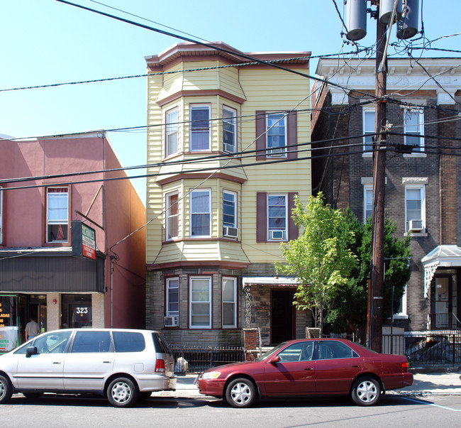 325 61st St in West New York, NJ - Building Photo - Building Photo