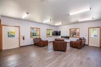 88059 5th St in Veneta, OR - Building Photo - Building Photo