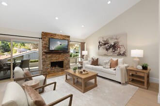 2085 Caminito San Nicholas in San Diego, CA - Building Photo - Building Photo