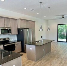 1805 Pine St in Georgetown, TX - Building Photo - Building Photo