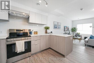 100 Manett Crescent in Brampton, ON - Building Photo - Building Photo