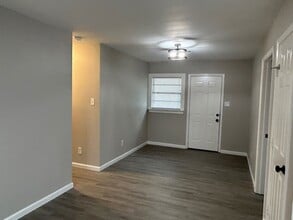 2245 E Overton Rd in Dallas, TX - Building Photo - Building Photo