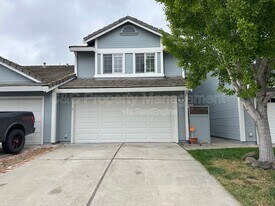 180 Pelican Loop in Pittsburg, CA - Building Photo