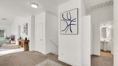 721 Peachy Canyon Cir in Las Vegas, NV - Building Photo - Building Photo