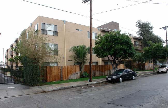 Hartland Apartments in Van Nuys, CA - Building Photo - Building Photo