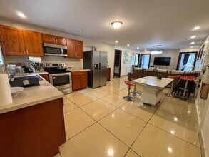 1940 Iwaho Pl in Honolulu, HI - Building Photo - Building Photo