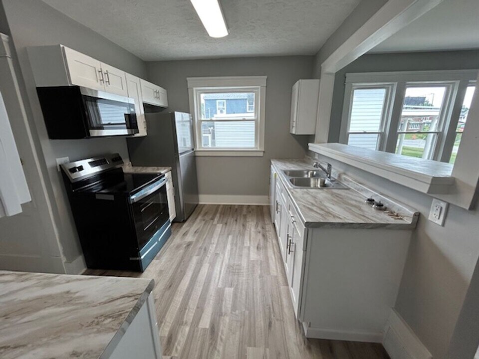 841-841 Allison Ave in Lorain, OH - Foto de edificio