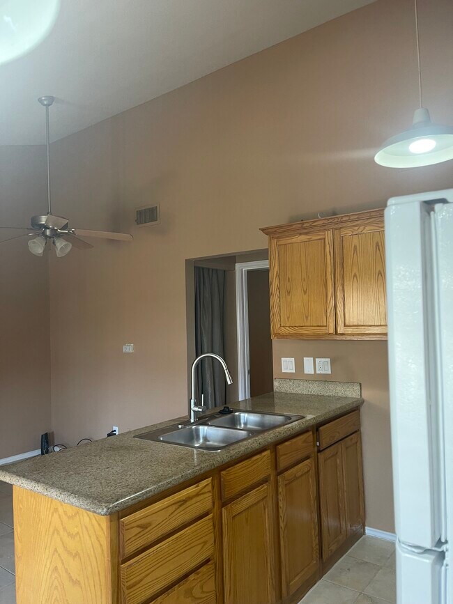 1400 Palo Blanco Dr, Unit #C in Laguna Vista, TX - Building Photo - Building Photo