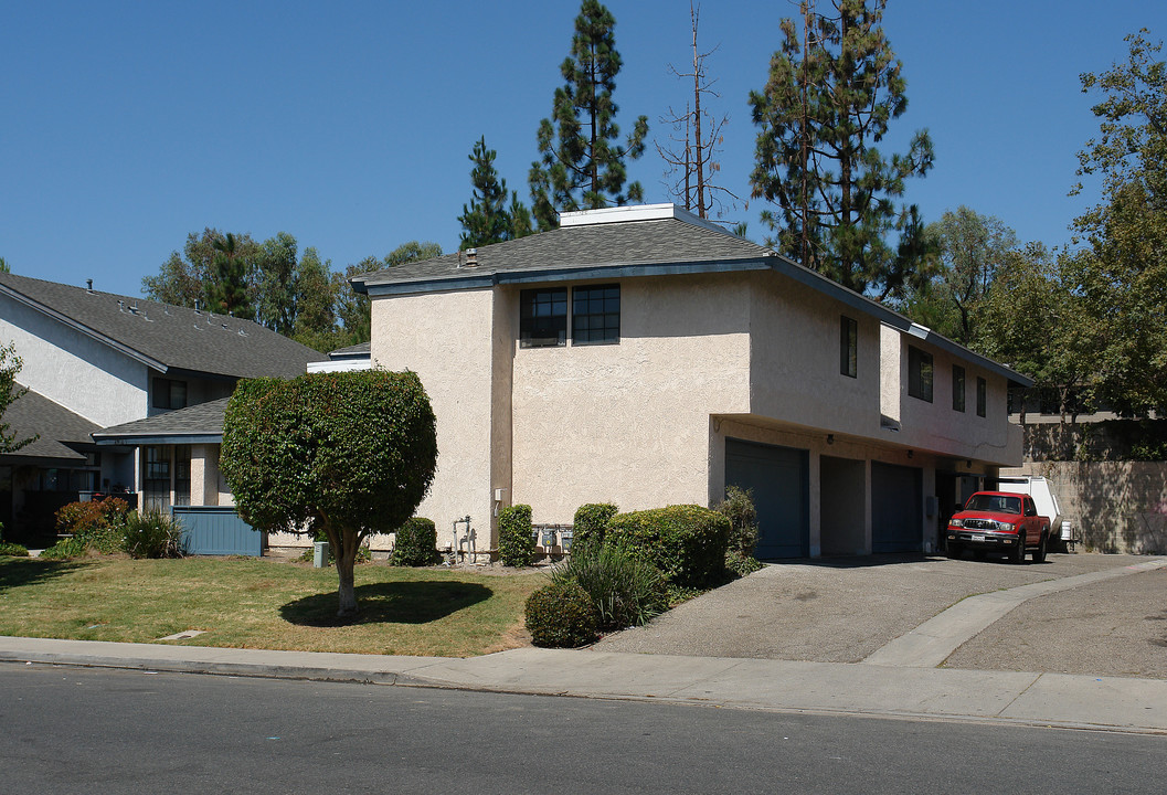 23021 Village Dr in Lake Forest, CA - Building Photo