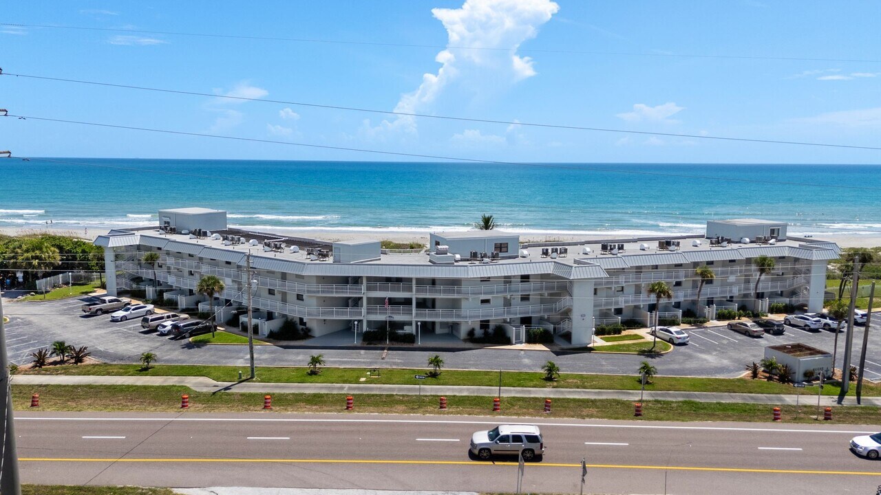 2101 S Atlantic Ave in Cocoa Beach, FL - Building Photo