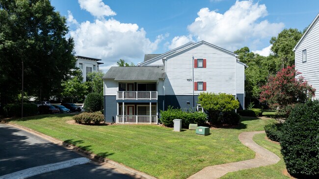 Sailpointe at Lake Norman in Cornelius, NC - Building Photo - Building Photo