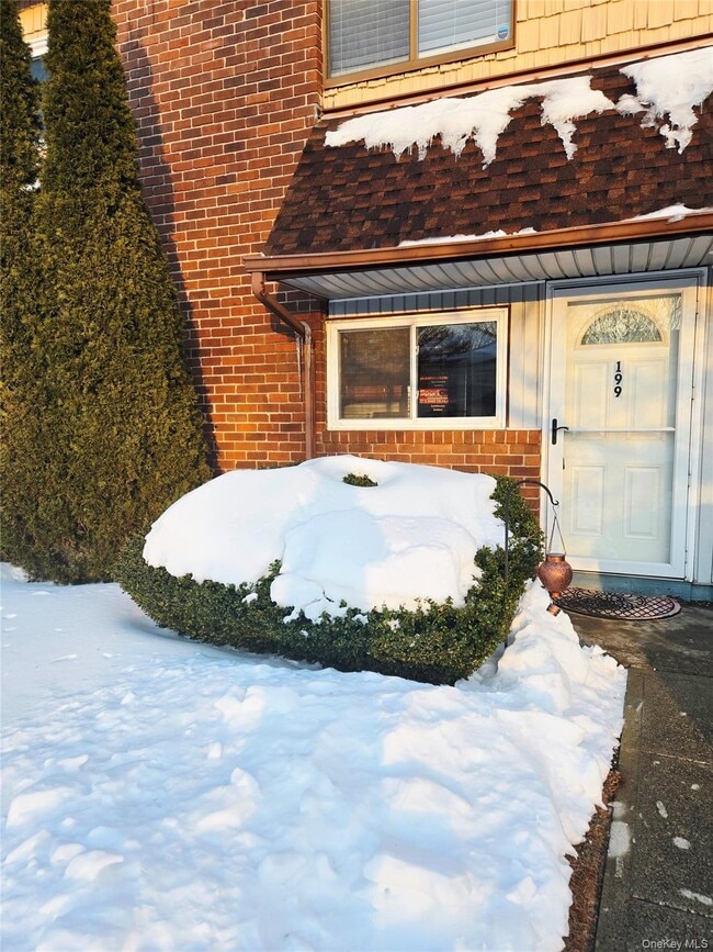 199 Pointe Cir N in Coram, NY - Foto de edificio - Building Photo