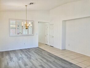 9867 Ashton Pines Ct in Las Vegas, NV - Building Photo - Building Photo