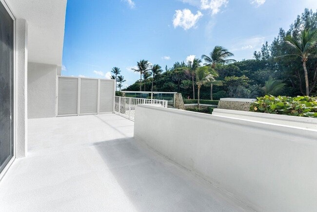 2774 S Ocean Blvd in Palm Beach, FL - Foto de edificio - Building Photo