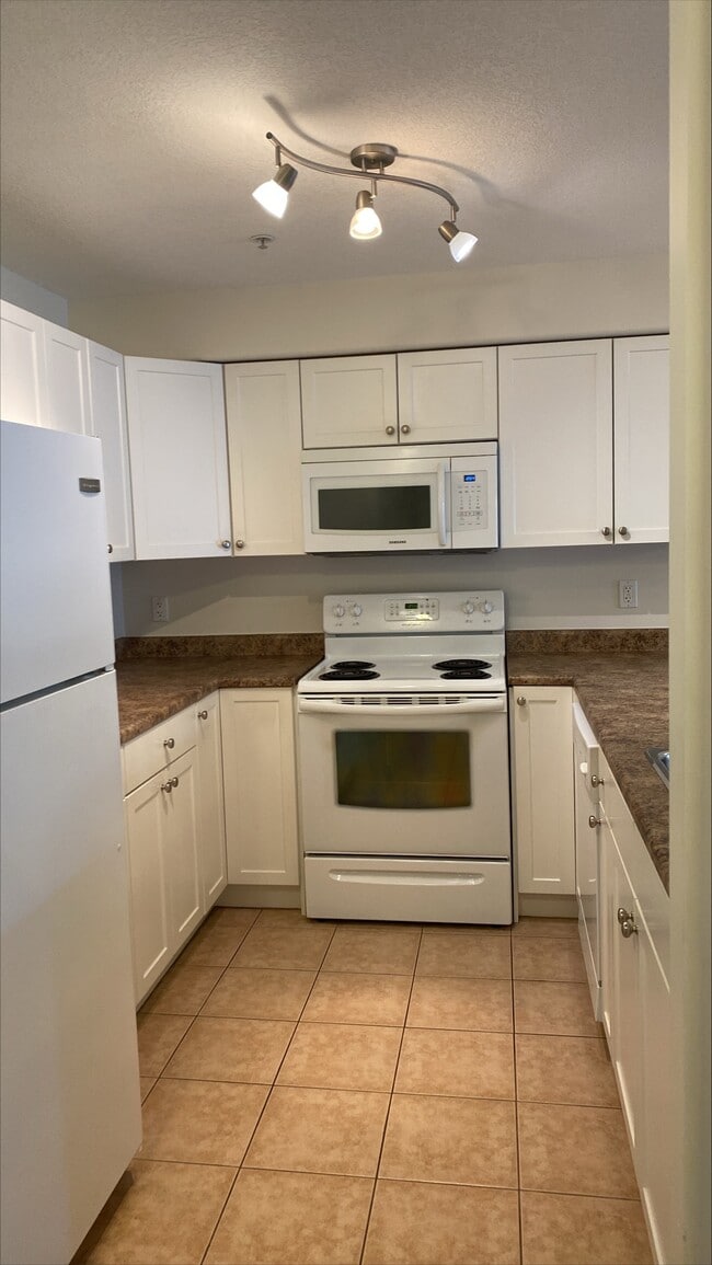 Mainstreet Manor 4910 50 St in Stony Plain, AB - Building Photo - Building Photo