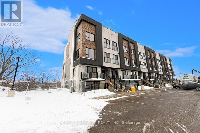 16 Melbourne Ave in St Catharines, ON - Building Photo - Building Photo