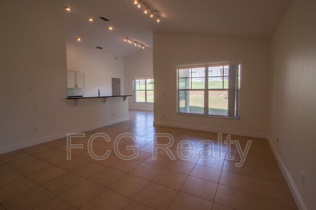 661 Berwick Dr photo'