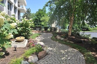 12700 Lake Ave, Unit 23rd in Lakewood, OH - Foto de edificio - Building Photo