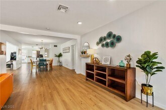 1013 Francis Ave in Las Vegas, NV - Foto de edificio - Building Photo