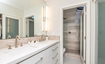 6332 Caminito Del Pastel in San Diego, CA - Building Photo - Building Photo