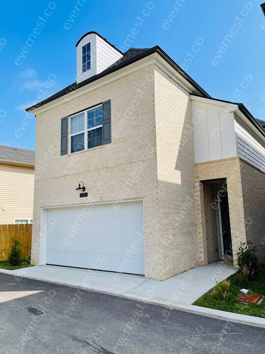 2656 Lakevilla Dr in Nashville, TN - Building Photo