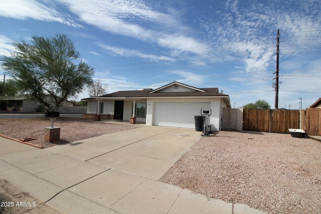 626 W Paseo Way in Tempe, AZ - Building Photo - Building Photo
