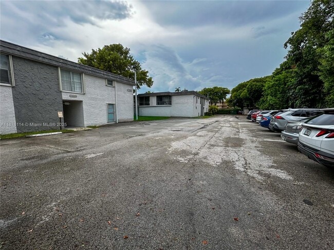 property at 10393 N Kendall Dr