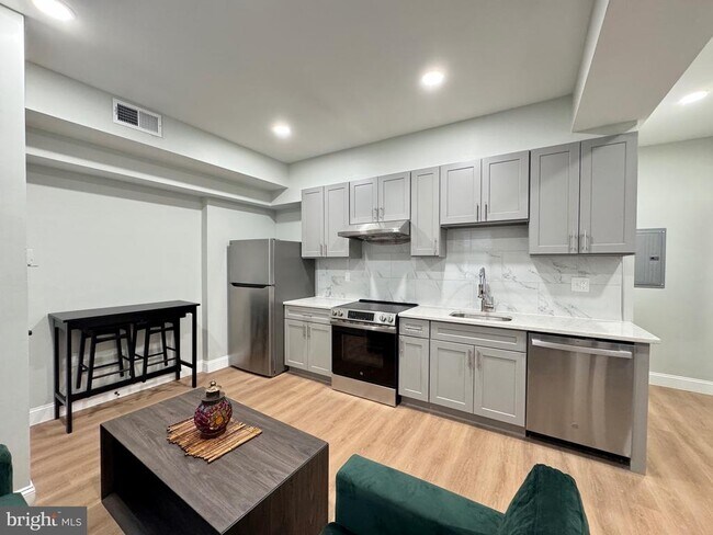 1024 Race St in Philadelphia, PA - Building Photo - Building Photo