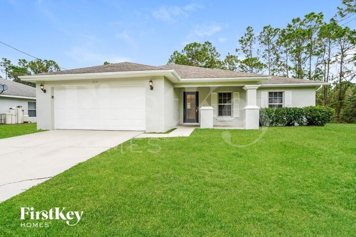 715 Bennington Dr in Lehigh Acres, FL - Foto de edificio
