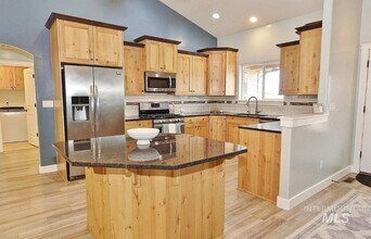 28091 Harvey Rd in Caldwell, ID - Building Photo - Building Photo