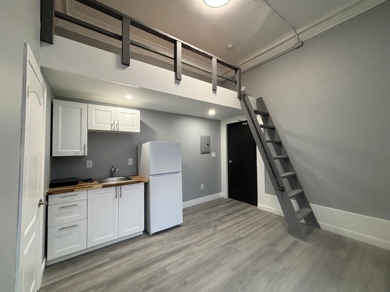 123 MacNab St S in Hamilton, ON - Building Photo