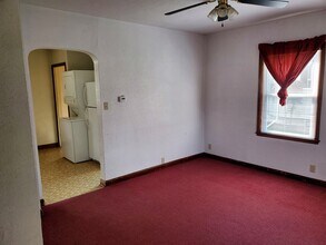 212 Brown St W in Comfrey, MN - Foto de edificio - Building Photo