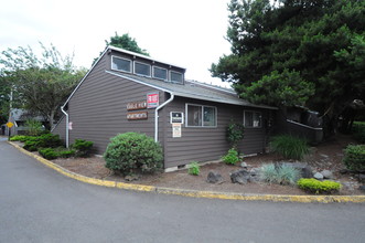 650 W Locust St in Stayton, OR - Building Photo - Building Photo