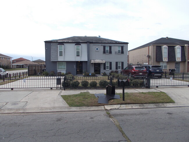 7100 Bundy Rd in New Orleans, LA - Foto de edificio - Building Photo