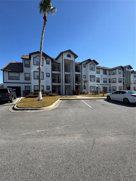 property at 2218 Grand Cayman Ct